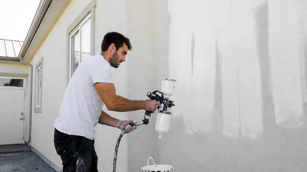 Pistolet à peinture : guide complet pour bien choisir et utiliser cet outil