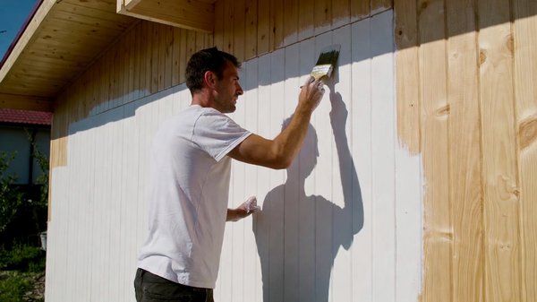 Les meilleures techniques pour peindre le bois extérieur efficacement